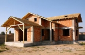 Constructie casa la rosu