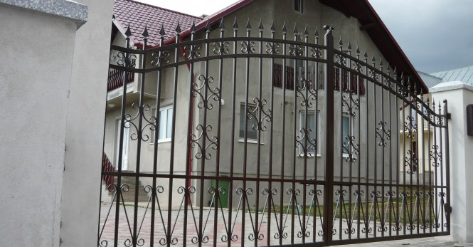 Porti fier forjat Bacau