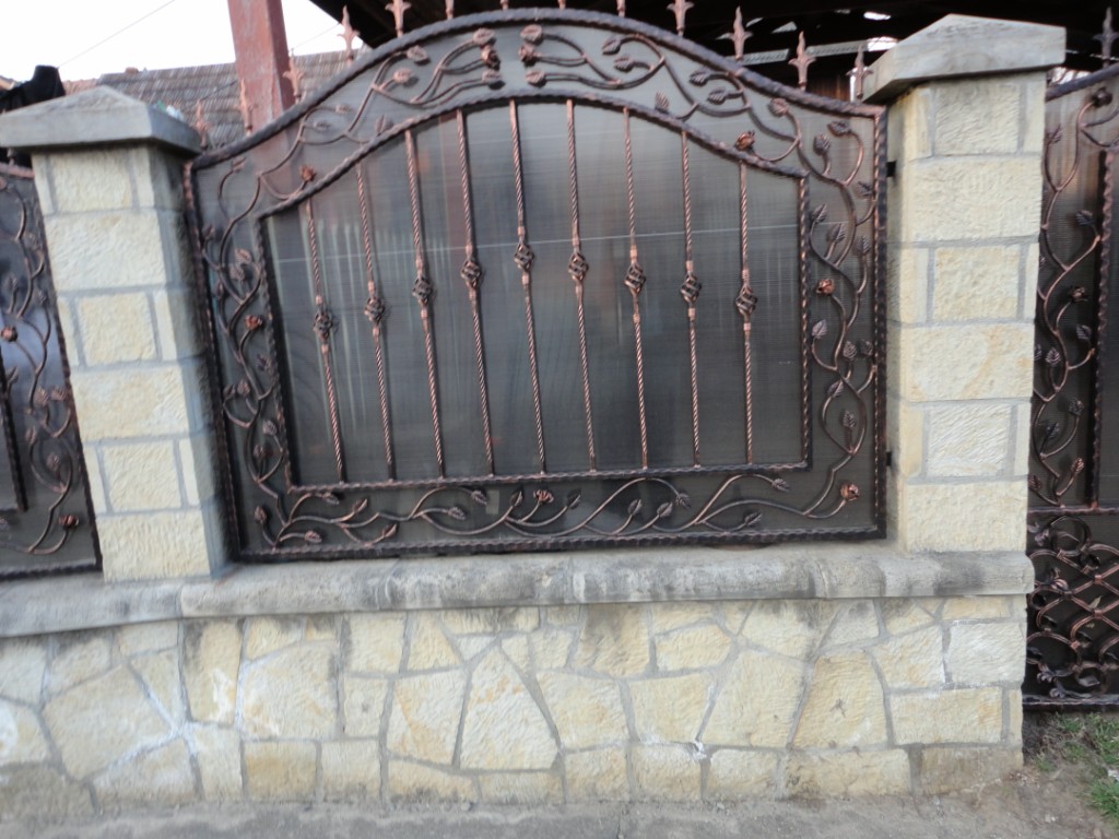 Porti fier forjat Bacau