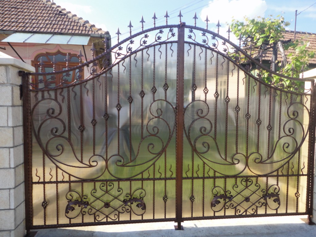 Porti fier forjat Comanesti