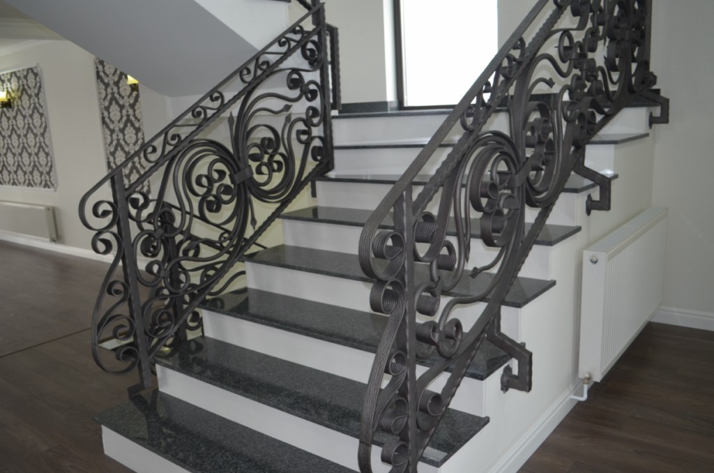 Scari metalice Bacau