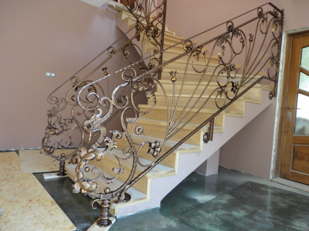 Scari metalice Bacau