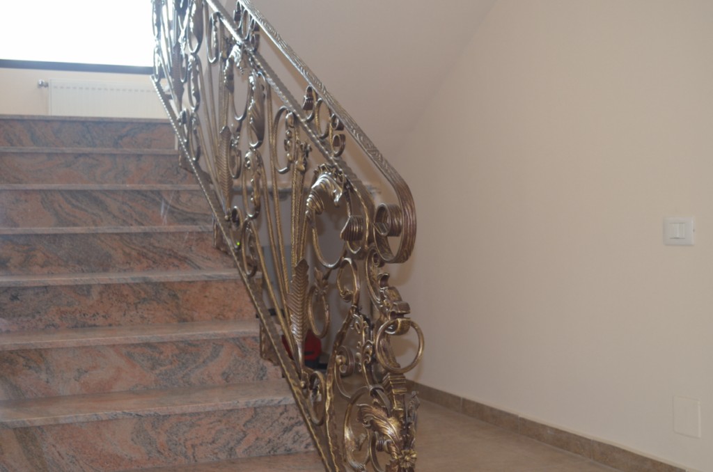 Scari metalice Bacau